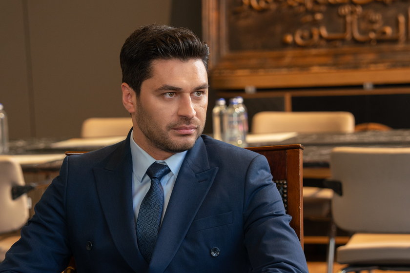 Kızılcık Şerbeti yeni bölümüyle Cuma 20.00'de Show TV'de. 