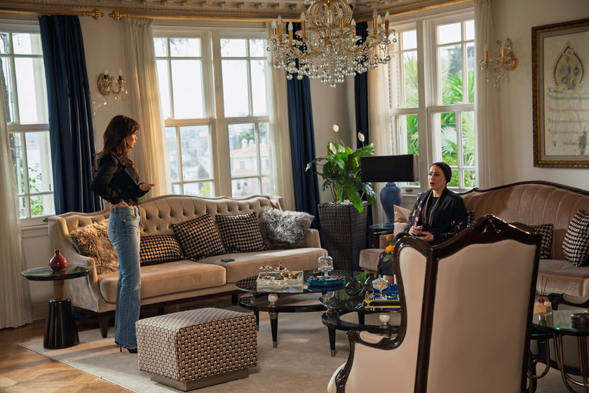 Kızılcık Şerbeti yeni bölümüyle Cuma 20.00'de Show TV'de. 