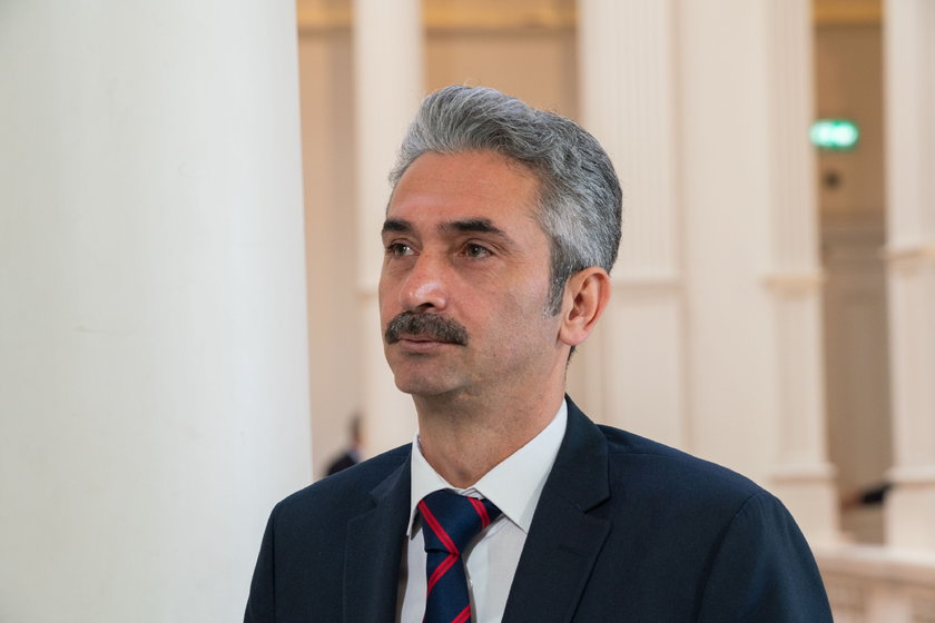 Kızılcık Şerbeti yeni bölümüyle Cuma 20.00'de Show TV'de. 
