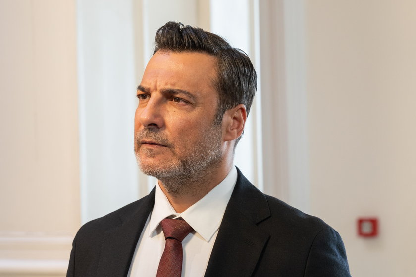 Kızılcık Şerbeti yeni bölümüyle Cuma 20.00'de Show TV'de. 