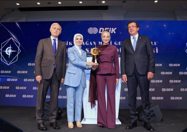 DEİK YÖNETİM KURULU BAŞKANI NAİL OLPAK, AİLE VE SOSYAL HİZMETLER BAKANI MAHİNUR ÖZDEMİR GÖKTAŞ, MELİSA SABANCI TAPAN, NİHAT ZEYBEKCİ