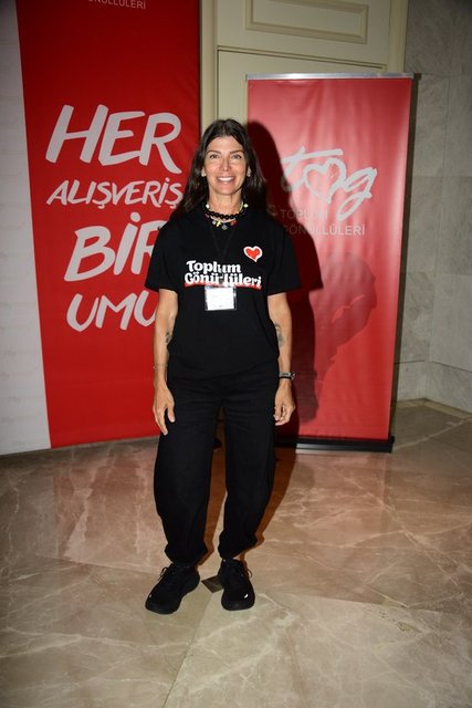 ZEYNEP ÜSTÜNEL