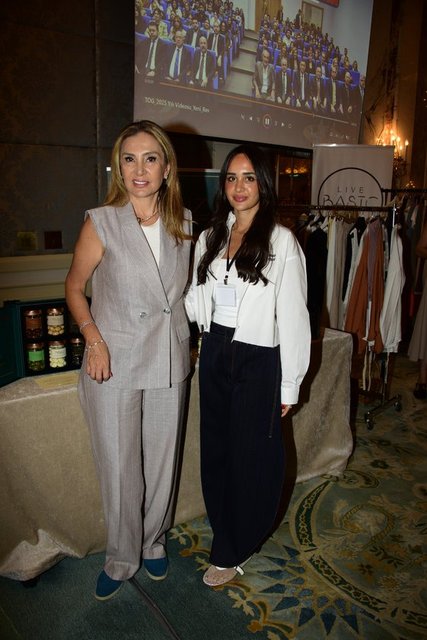 ESRA, SELİN ÖZTÜRK