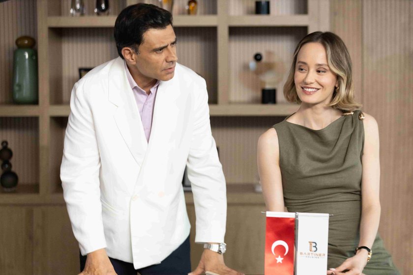 Muhtemel Aşk yeni bölümüyle Perşembe 20.00'de Show TV'de. 