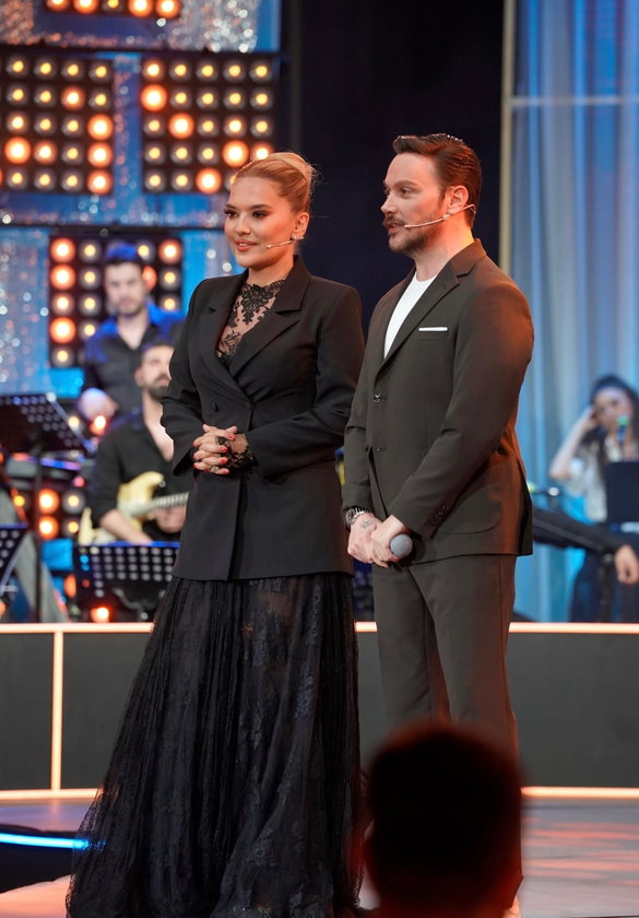 Yaz Bir Şarkı yeni bölümüyle Pazar 20.00'de Show TV'de.