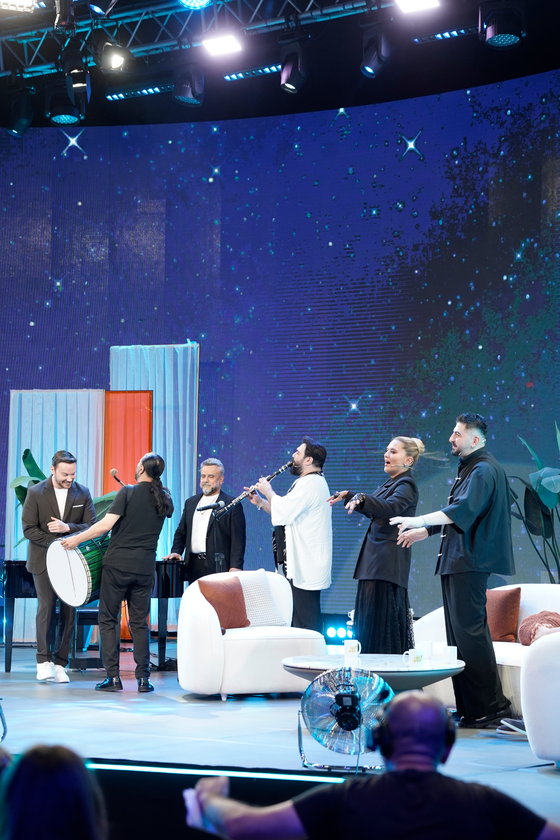Yaz Bir Şarkı yeni bölümüyle Pazar 20.00'de Show TV'de.
