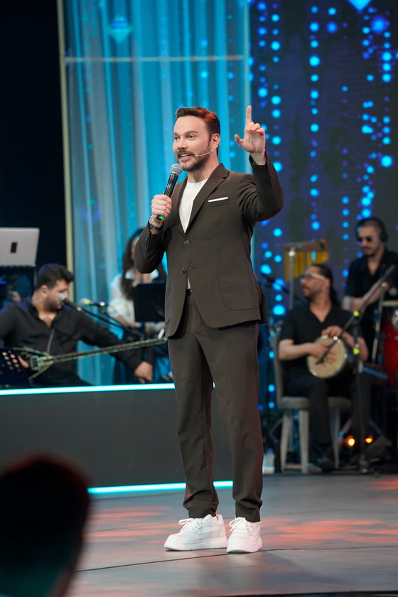 Yaz Bir Şarkı yeni bölümüyle Pazar 20.00'de Show TV'de.