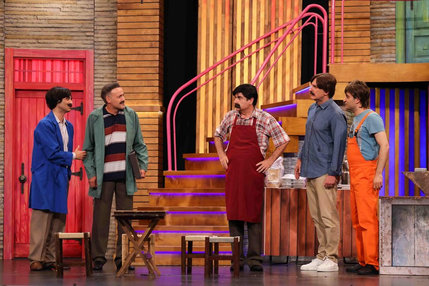 Güldür Güldür Show yeni bölümüyle Cumartesi 20.00'de Show TV'de. 