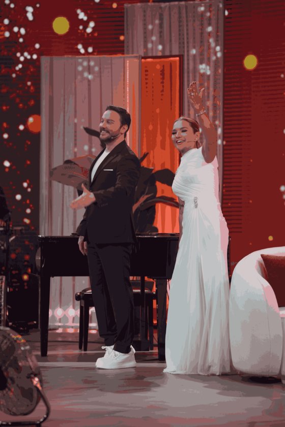 Yaz Bir Şarkı yeni bölümüyle Cuma 20.00'de Show TV'de.