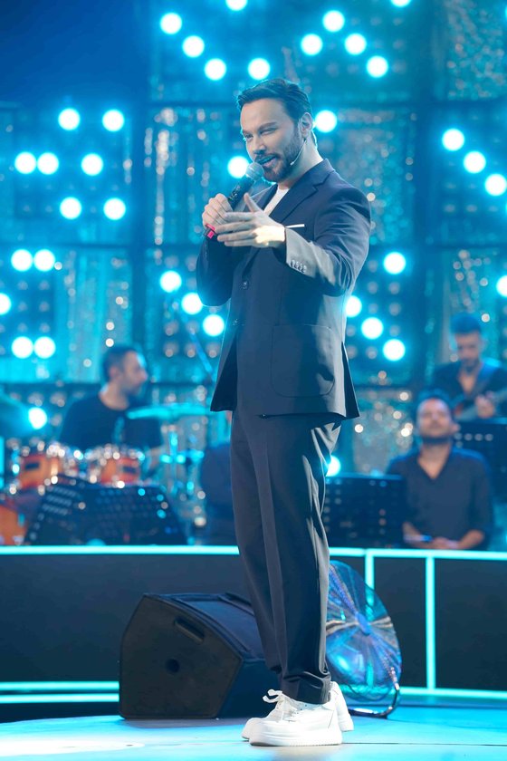 Yaz Bir Şarkı yeni bölümüyle Cuma 20.00'de Show TV'de.