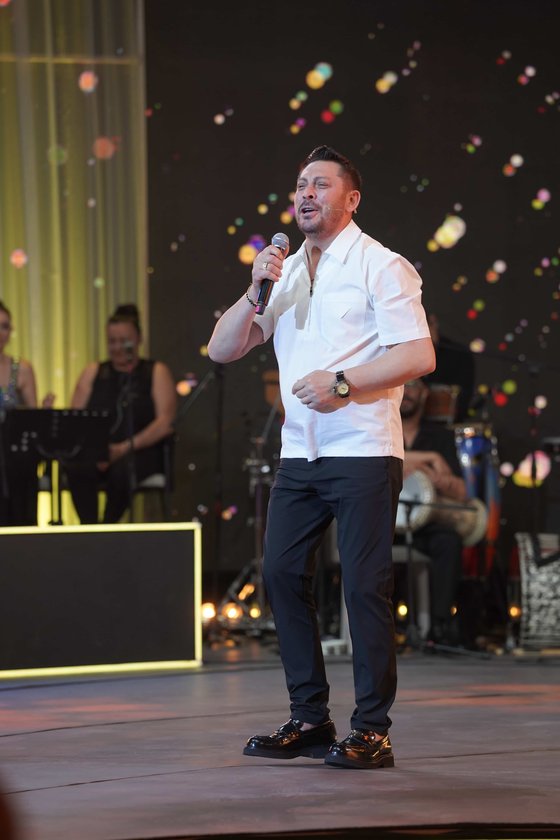 Yaz Bir Şarkı yeni bölümüyle Cuma 20.00'de Show TV'de.
