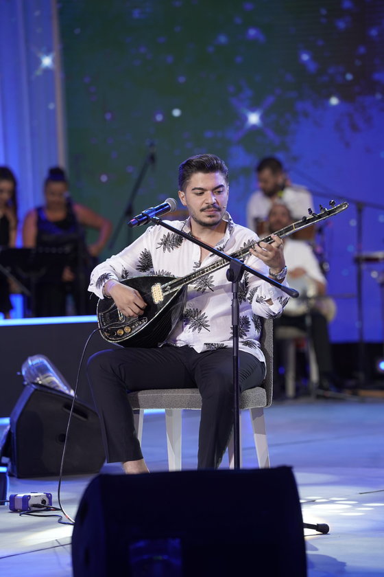 Yaz Bir Şarkı yeni bölümüyle Cuma 20.00'de Show TV'de.