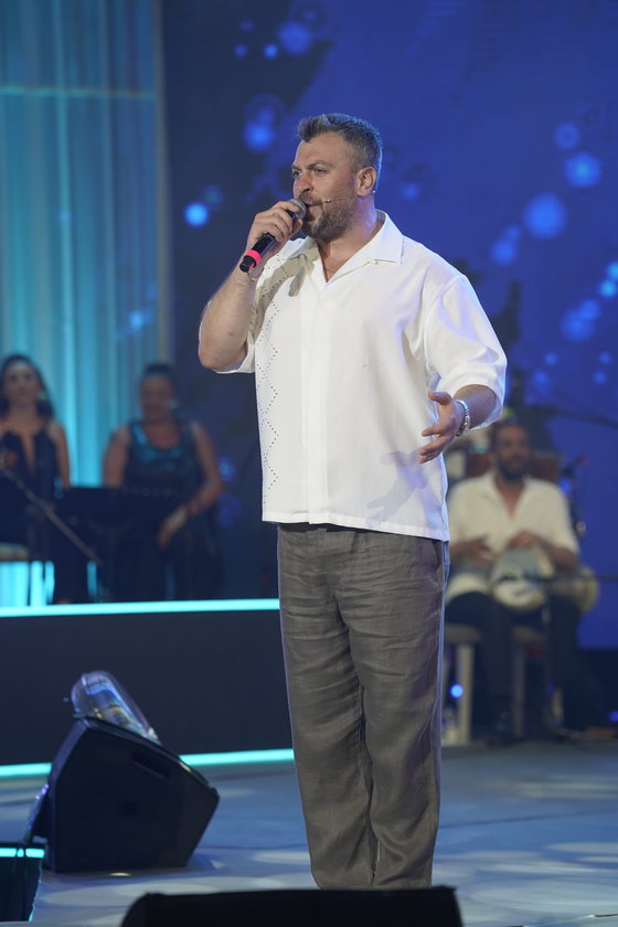 Yaz Bir Şarkı yeni bölümüyle Cuma 20.00'de Show TV'de.