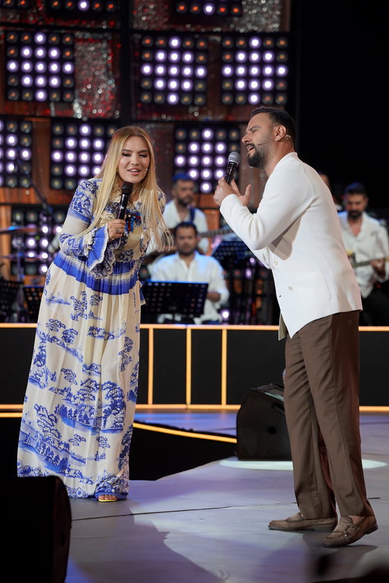 Yaz Bir Şarkı yeni bölümüyle Cuma 20.00'de Show TV'de.