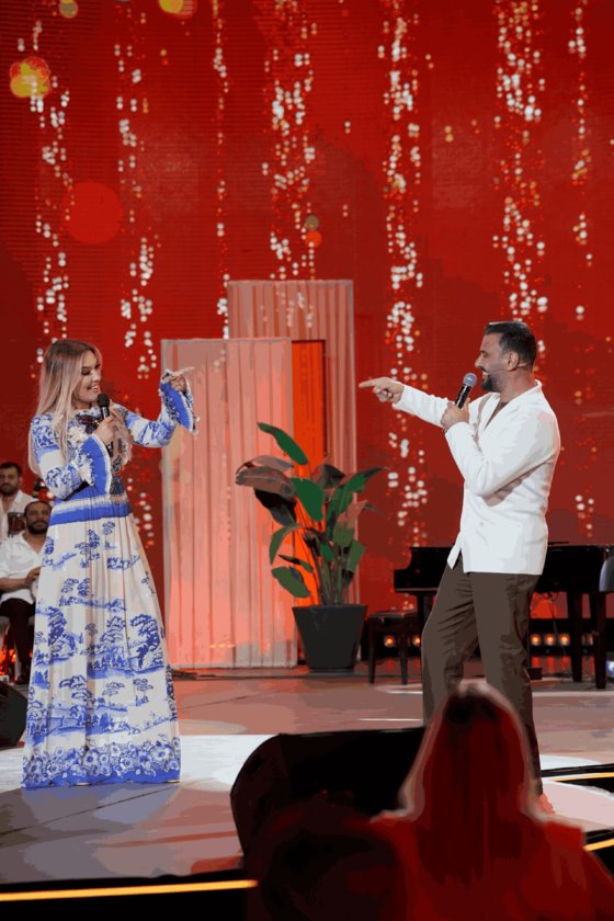 Yaz Bir Şarkı yeni bölümüyle Cuma 20.00'de Show TV'de.