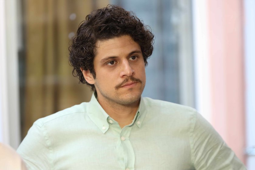 Muhtemel Aşk yeni bölümüyle Perşembe 20.00'de Show TV'de. 