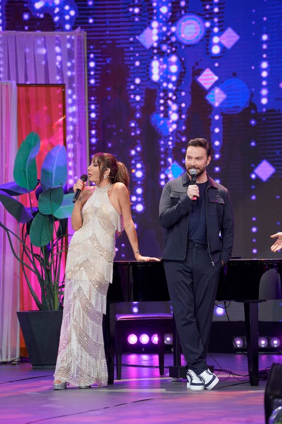 Yaz Bir Şarkı yeni bölümüyle Cuma 20.00'de Show TV'de.