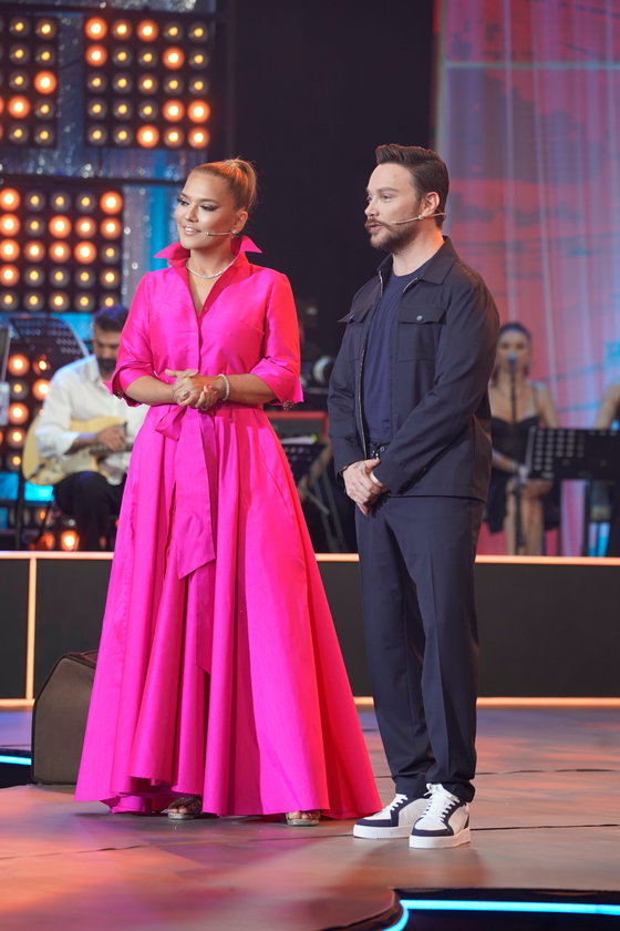 Yaz Bir Şarkı yeni bölümüyle Cuma 20.00'de Show TV'de.