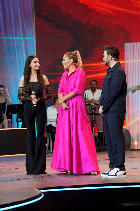 Yaz Bir Şarkı yeni bölümüyle Cuma 20.00'de Show TV'de.