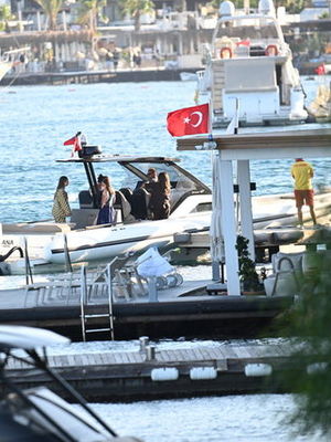 Arkadaşlarıyla Bodrum'da...