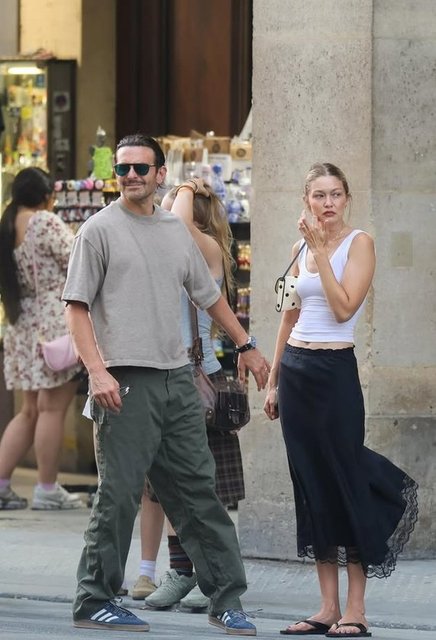 GIGI HADID, BRADLEY COOPER