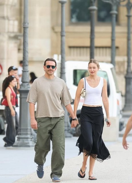 GIGI HADID, BRADLEY COOPER