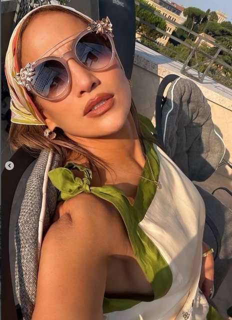 JENNIFER LOPEZ