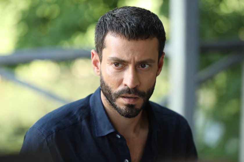 Defne&rsquo;nin eve gelişi ve Selma&rsquo;nın karşı &ccedil;ıkışlarıyla herkes diken &uuml;st&uuml;nde bu oyuna dahil olmak zorunda kalır.