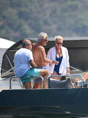 Deniz üstünde sohbet...
