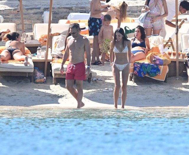ALLAN HAKKO İLE SEVGİLİSİ PELİN ULUKSAR BODRUM'DA TATİLDE