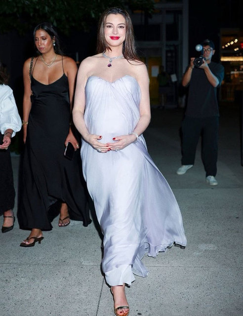 ANNE HATHAWAY