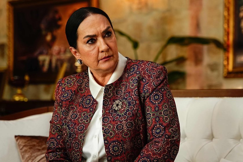 &Ccedil;&uuml;nk&uuml; Mirza o g&uuml;n evlenecektir. Kapadokyada da gerilim y&uuml;ksektir. D&uuml;ğ&uuml;n g&uuml;n&uuml; gelip &ccedil;atmıştır.