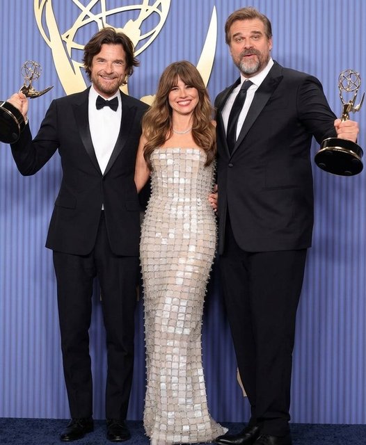 LINDA CARDELLINI, DAVID HARBOUR
