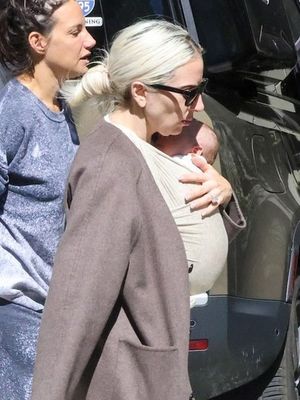 'Gaga' bebeğiyle ilk kez görüntülendi 