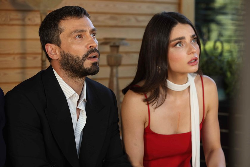 Muhtemel Aşk yeni bölümüyle Perşembe 20.00'de Show TV'de. 