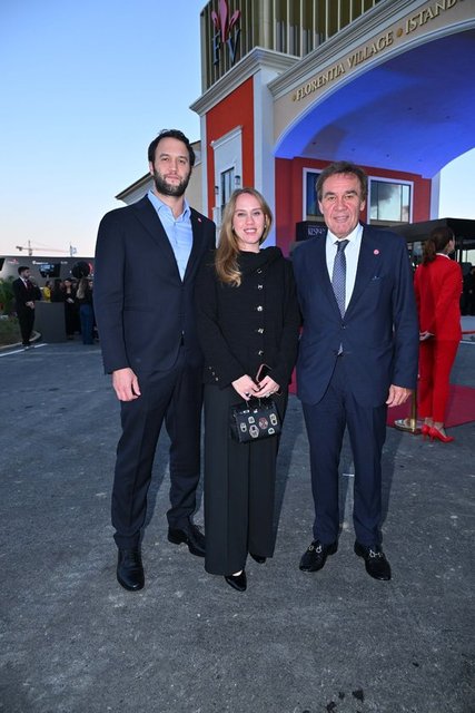 DEMİRÖREN HOLDİNG YÖNETİM KURULU BAŞKANI YILDIRIM DEMİRÖREN OĞLU ERDOĞAN DEMİRÖREN VE  KIZI YELDA DEMİRÖREN KALYONCU İLE BİRLİKTE AÇILIŞTAYDI...
