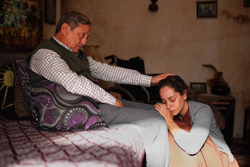 Fakat konağın kapıları y&uuml;z&uuml;ne kapanırken, yıllardır g&ouml;m&uuml;l&uuml; kalan sırlar birer birer patlak vermeye başlar.
&nbsp;