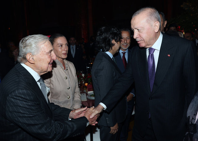 KOÇ HOLDİNG ŞEREF BAŞKANI RAHMİ KOÇ, NEW YORK'TA CUMHURBAŞKANI RECEP TAYYİP ERDOĞAN'IN DA BULUNDUĞU '100 YILLIK DOSTLUK' GALASINDA...