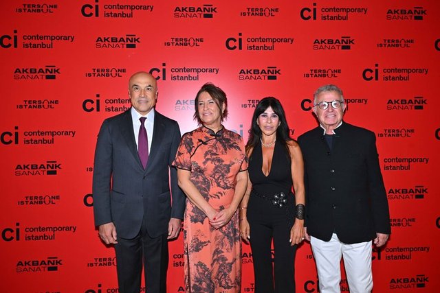 FETTAH TAMİNCE, RABİA GÜRELİ, AKBANK YÖNETİM KURULU BAŞKANI SUZAN SABANCI, CONTEMPORARY ISTANBUL KURUCUSU ALİ GÜRELİ