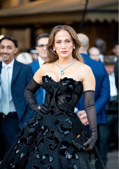 JENNIFER LOPEZ 