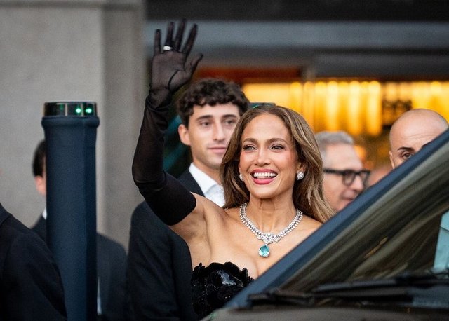 JENNIFER LOPEZ 