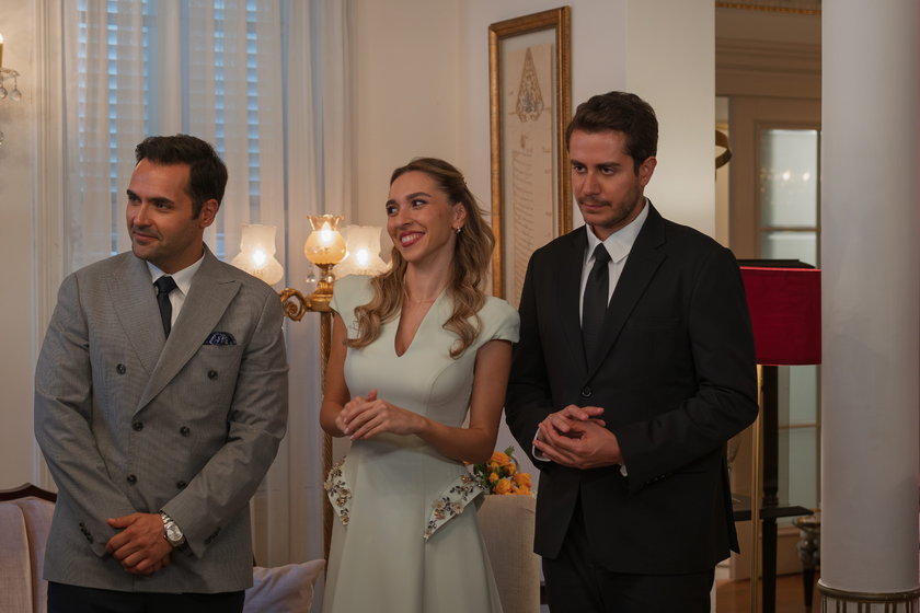 Kızılcık Şerbeti yeni bölümüyle Cuma 20.00'de Show TV'de. 