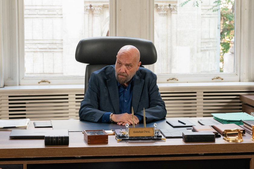 Kızılcık Şerbeti yeni bölümüyle Cuma 20.00'de Show TV'de. 