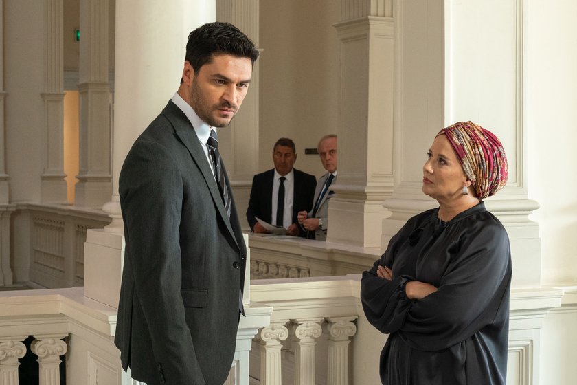 Kızılcık Şerbeti yeni bölümüyle Cuma 20.00'de Show TV'de. 