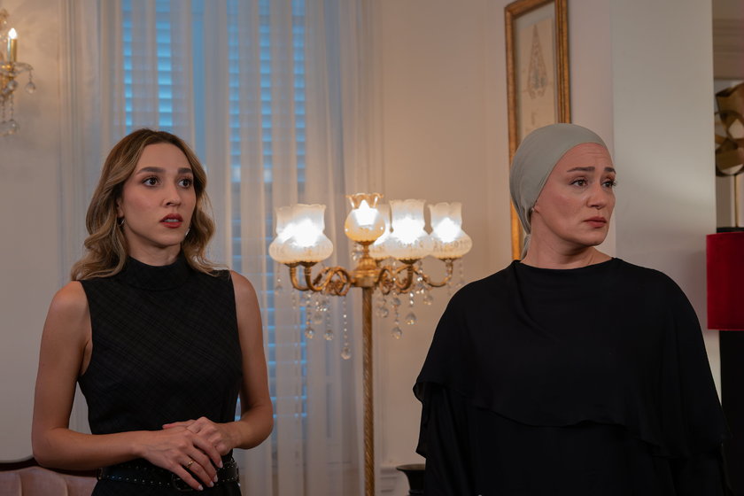 Kızılcık Şerbeti yeni bölümüyle Cuma 20.00'de Show TV'de. 