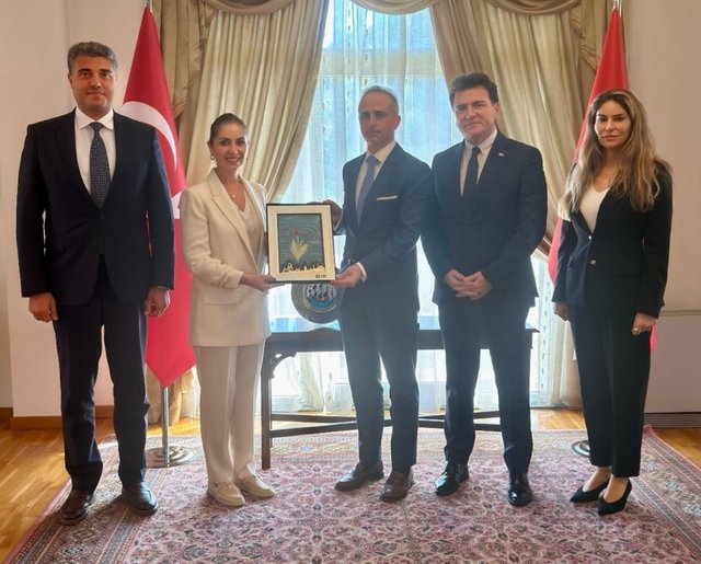 ARNAVUTLUK BÜYÜKELÇİSİ CEYHUN ERCİYES, HEDİYE GÜRAL GÜR, TİCARET MÜŞAVİRİ TARIK AKSOY