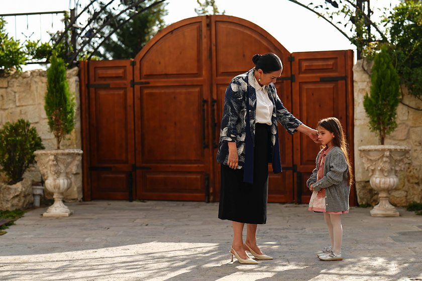 &nbsp;&Uuml;stelik H&uuml;ma&rsquo;nın resmi kayıtlarda &ldquo;H&uuml;ma Kozaklı&rdquo; olarak g&ouml;r&uuml;nmesi, Leyla&rsquo;nın kızına kavuşmasının &ouml;n&uuml;ndeki en b&uuml;y&uuml;k engel olur.
&nbsp;