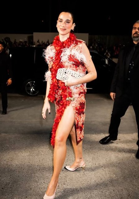 DUA LIPA