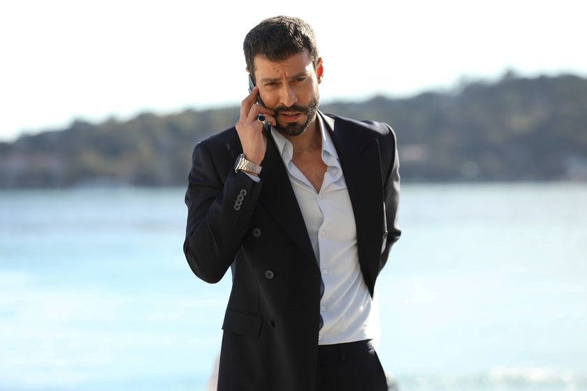 Tam herkes&nbsp; yeni bir başlangıcın eşiğine gelmişken, &Ouml;zlem ve Tolga&rsquo;nın d&uuml;ğ&uuml;n&uuml;nde Ali&rsquo;nin&nbsp; &ccedil;&ouml;zd&uuml;ğ&uuml; bir bulmaca dengeleri değiştirir.&nbsp;