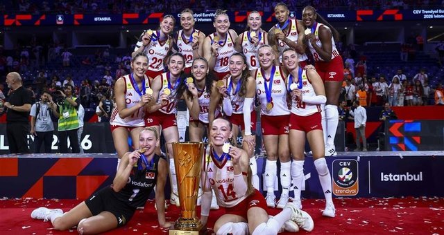 MİLLİ KADIN VOLEYBOL TAKIMI YILDIZLARI